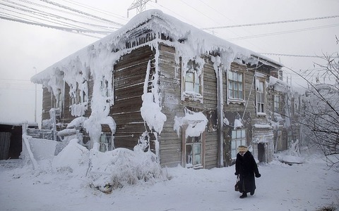 Yakutsk_frosty_hou_2805865k