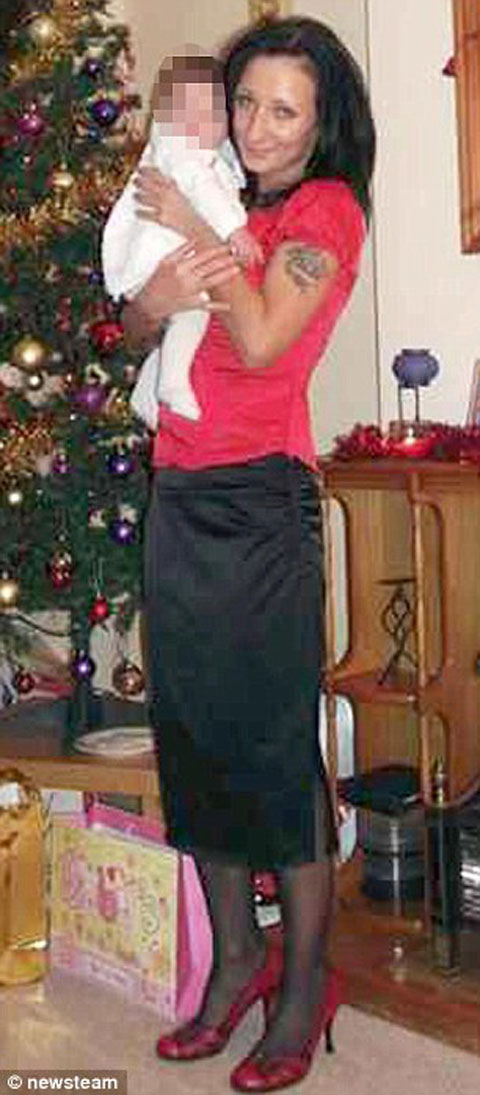 article-2381922-1B156D45000005DC-449_306x698