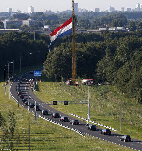 article-2702482-1FE9780400000578-539_964x1026