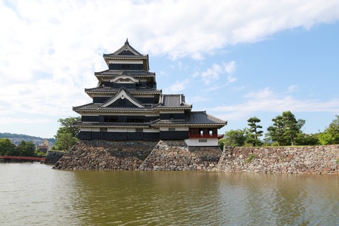 IMG_0285松本城 左から天守閣,辰巳付櫓,月見櫓