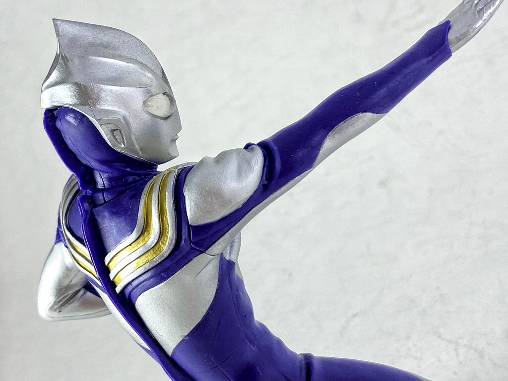 Amazon.co.jp: ウルトラマンティガ 英雄勇像 ウルトラマンティガ