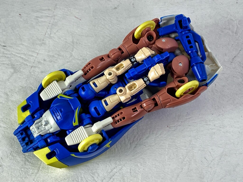 ストリートファイターII×トランスフォーマー 春麗 レビュー : えるけーえぬ