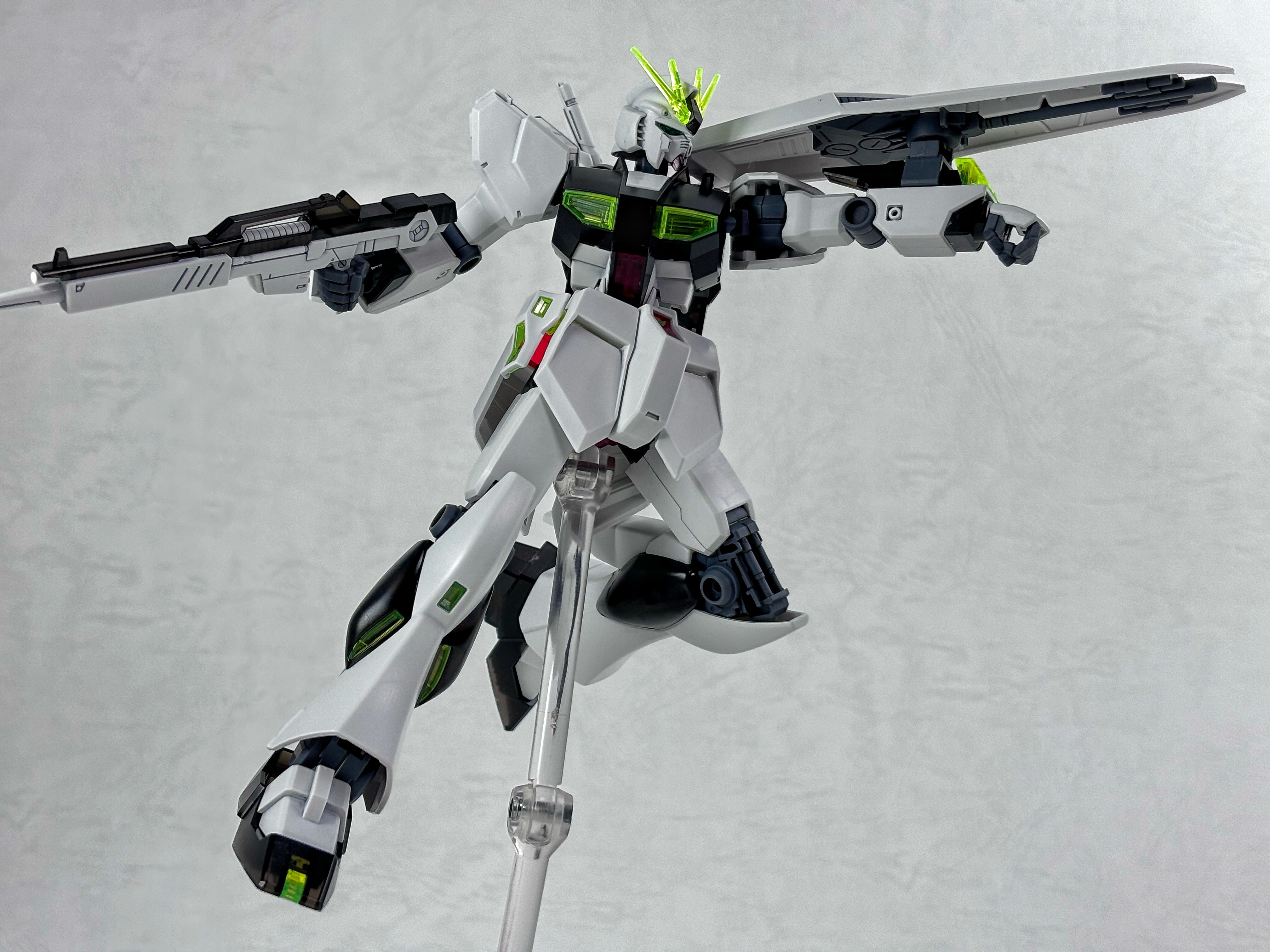 ガンプラ一番くじ2024 G賞 EG νガンダム ソリッドクリア レビュー ガンプラ一番くじ2024 G賞 EG νガンダム ソリッドクリア レビュー
