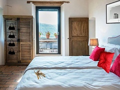 Ekey Traditional Farm House Escape