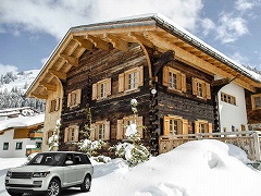 Snowy Retreat Escape