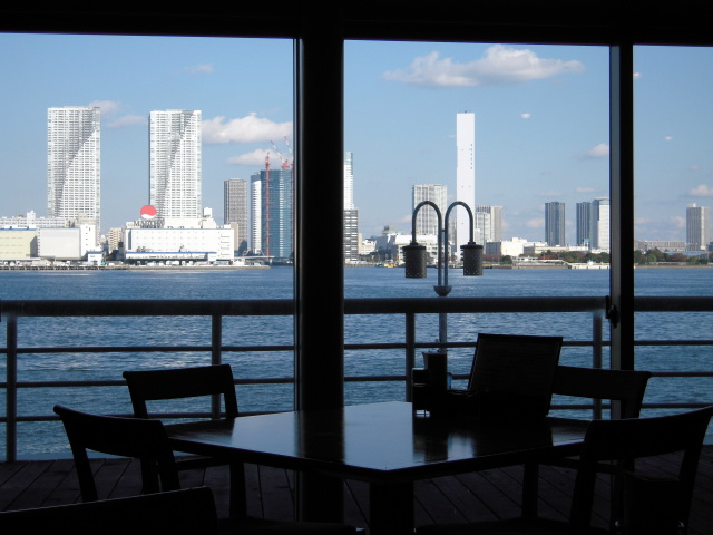 鮪と鱸の刺身盛り合わせ 湾岸食堂 波止場店 Lldonの個人的趣向