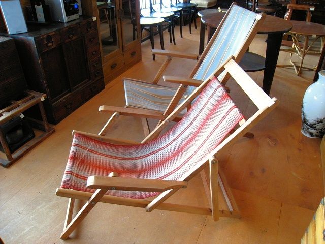 レトロな折りたたみサマーベット アンティークショップ モダンロフト 屋根裏の出来事