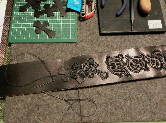 松本孝弘氏 使用タイプ ギターストラップの製作（その3:文字部の製作