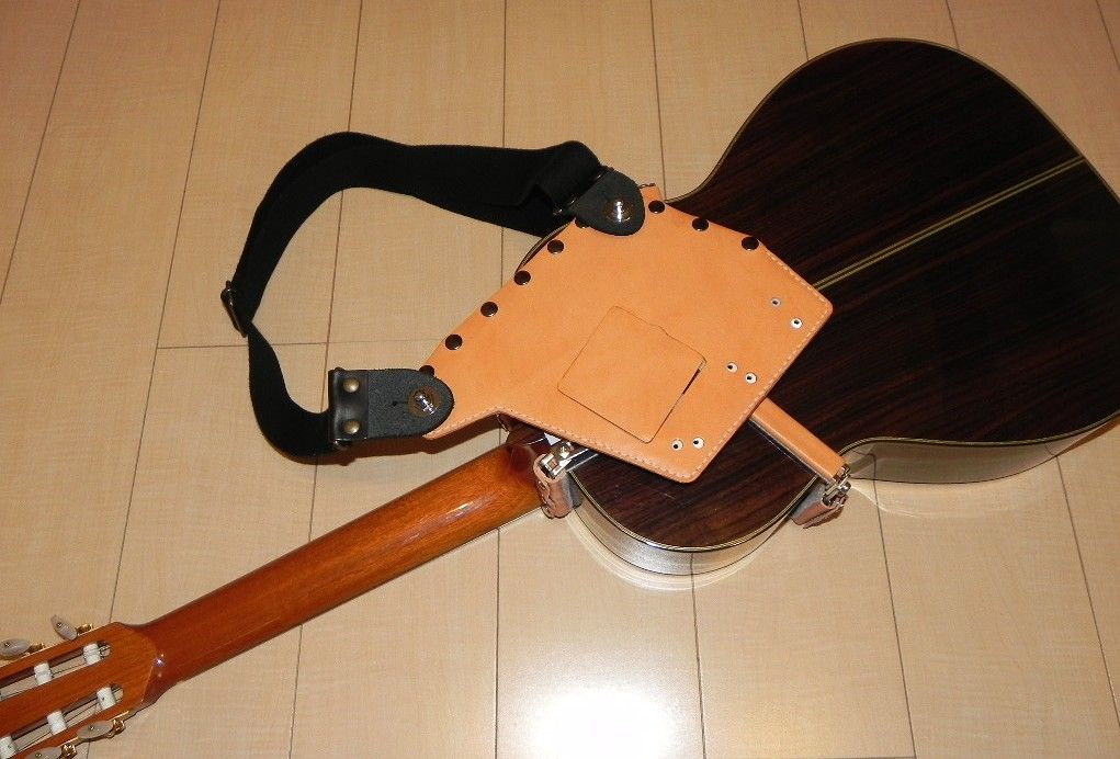 アコギの回転ストラップにトライ ２１世紀レザークラフト