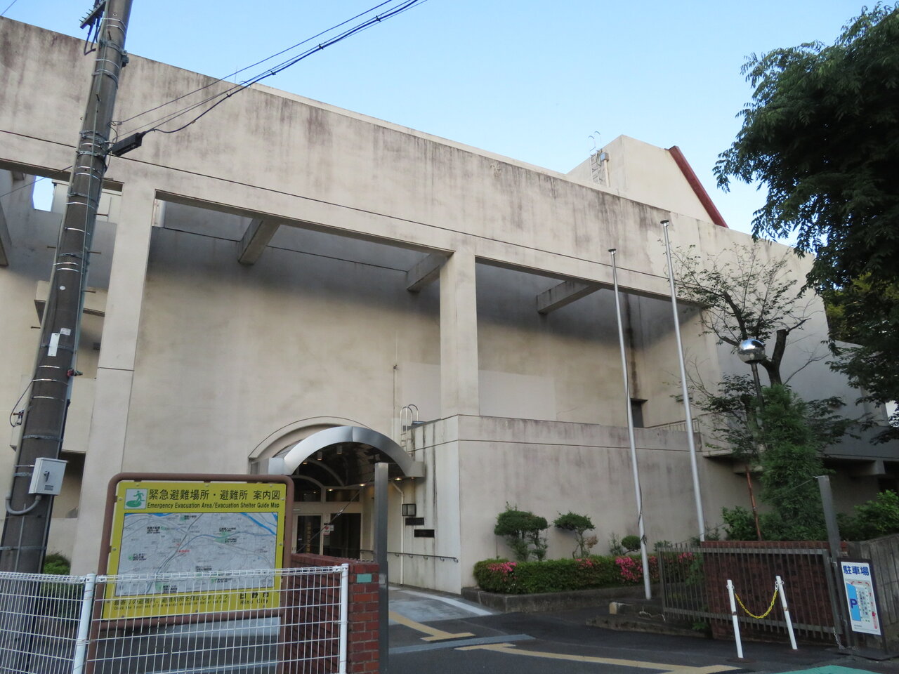 粕谷 区 民 センター