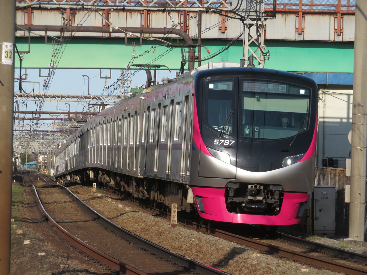 京王線 車両番号板（先頭車両） 題し