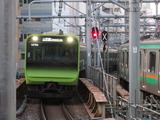 JR東日本E235系電車(渋谷駅にて、'20.03.19撮影)