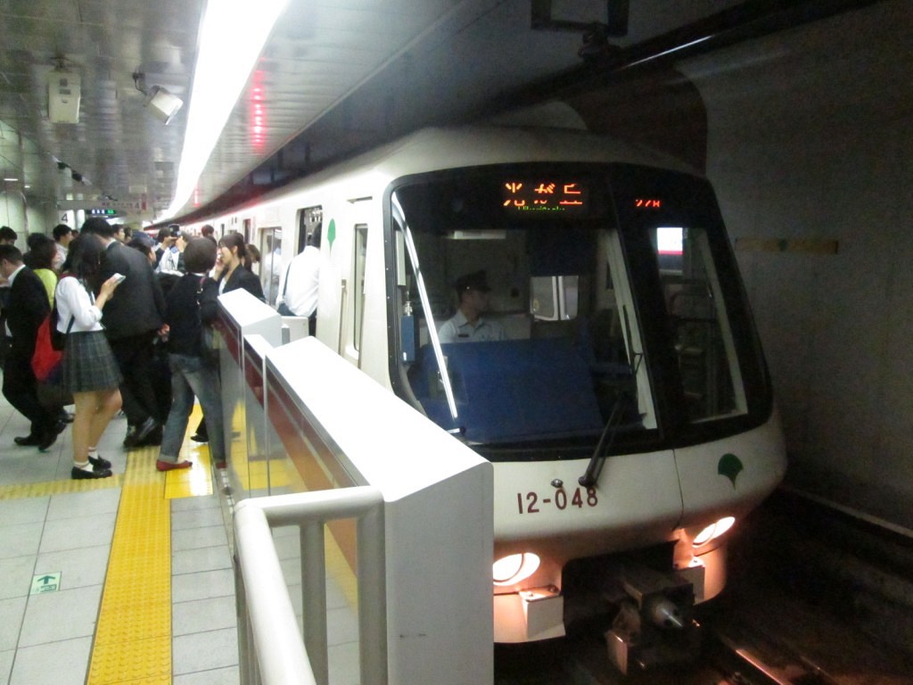 都営大江戸線 12-000形前期型 撮り納め（2016/06/28） : トイレ探索