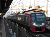 京王電鉄新5000系電車(千歳烏山駅にて、'20.05.07撮影)