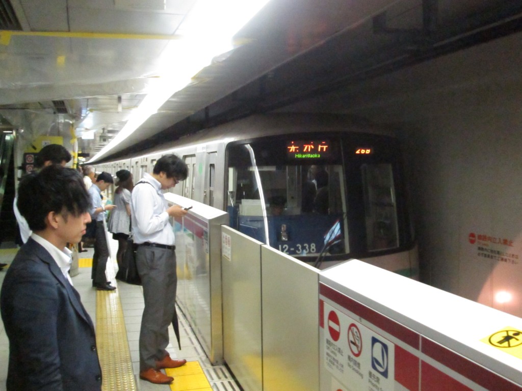 都営大江戸線 12-000形前期型 撮り納め（2016/06/28） : トイレ探索