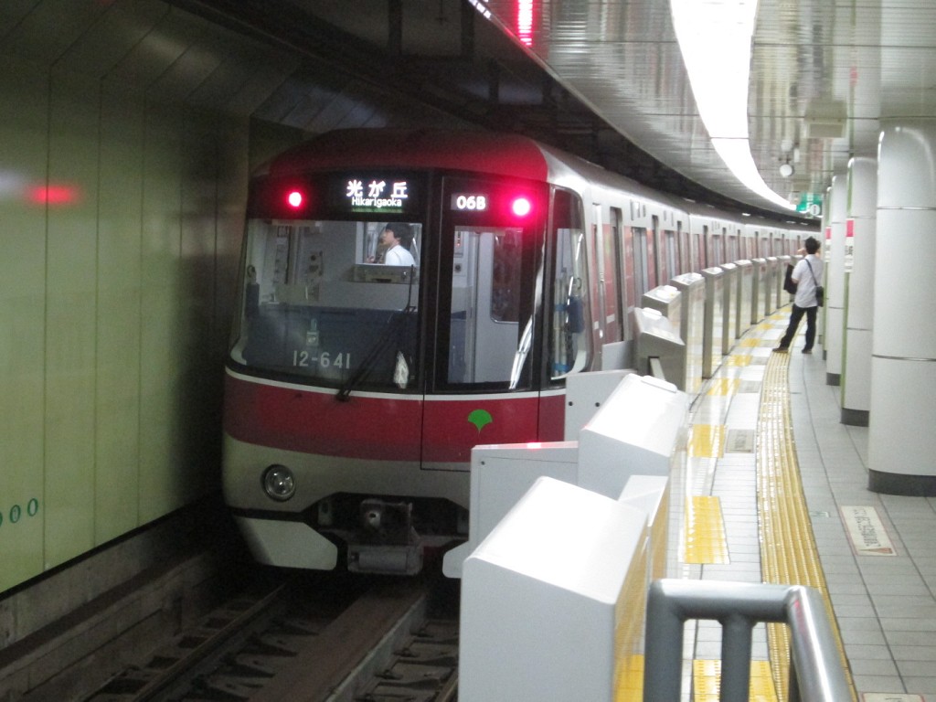 都営大江戸線 12-000形前期型 撮り納め（2016/06/28） : トイレ探索