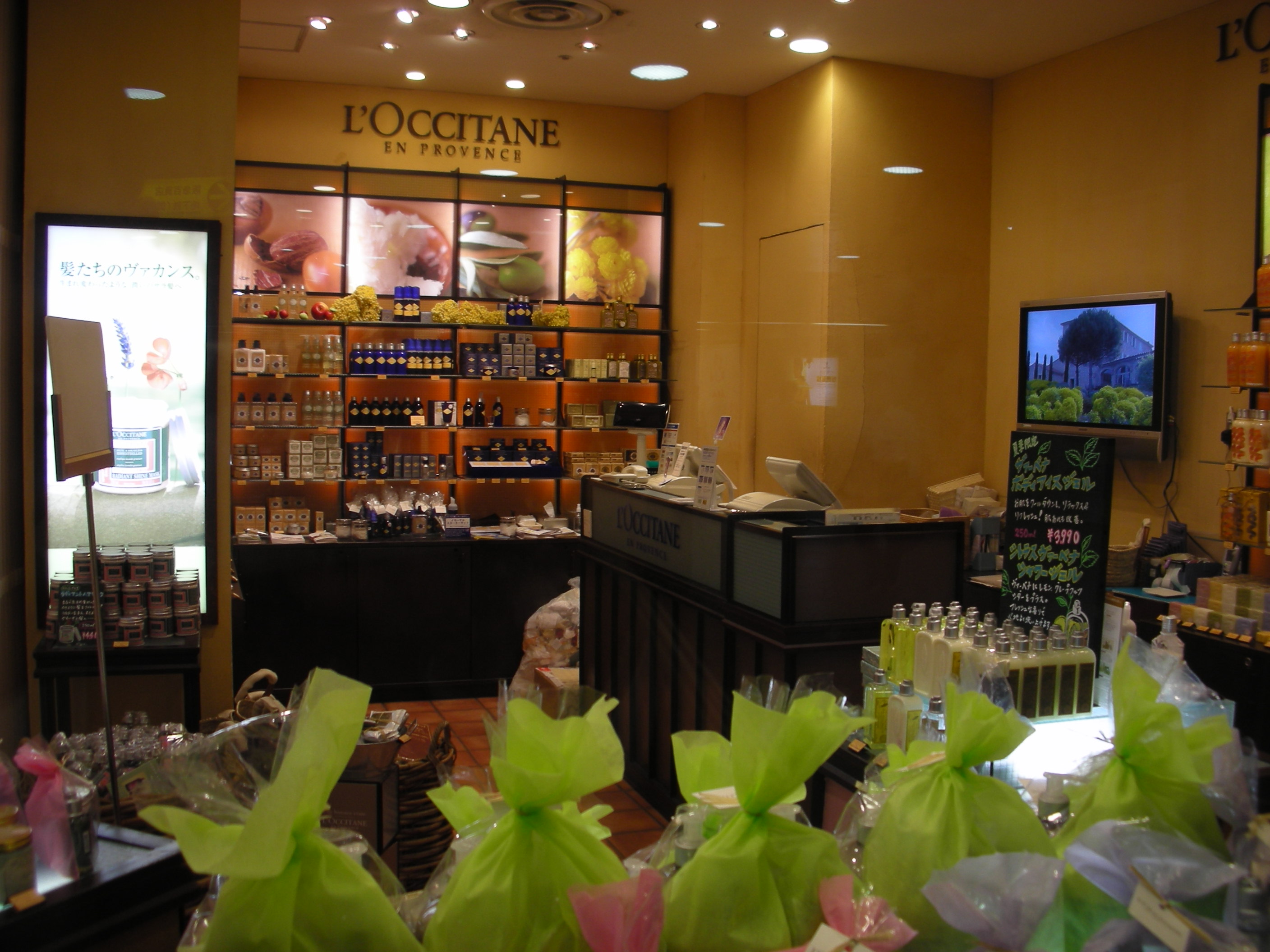 ロクシタン 阪急梅田店 （大阪） : ロクシタン(L'OCCITANE)専門店