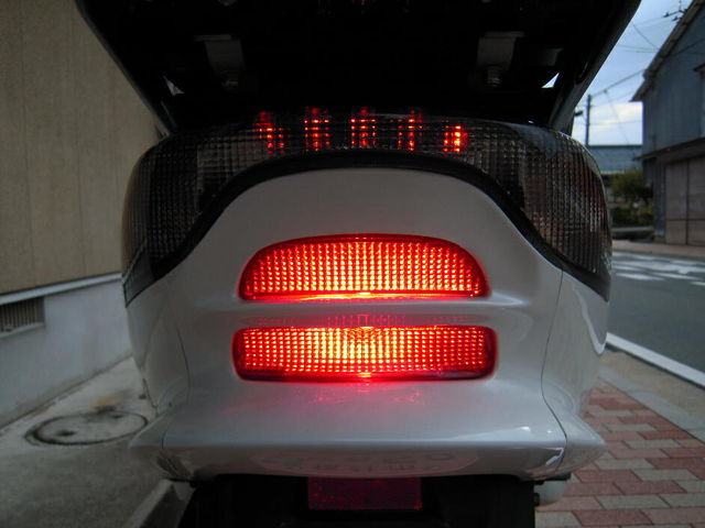 マジェスティ125 後付けハイマウントLEDブレーキテールランプ取付