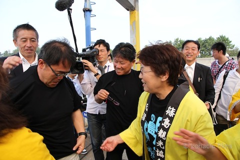 大村愛知県知事_篠島_トラフグ_2011-10-10 13-51-19