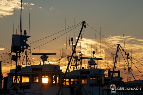 篠島漁港_夕日_漁船_2013-06-22 18-48-38