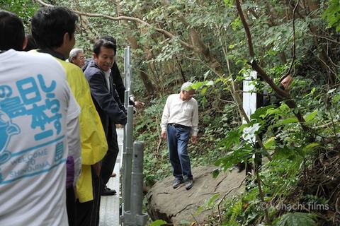 弁財採石地跡_清正の枕石_矢穴_篠島_風景_観光_2011-11-05 09-51-28