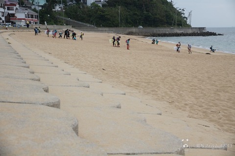 ウミガメ隊_ゴミ拾い_2013-06-19 07-38-27