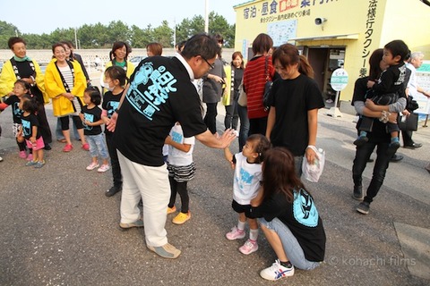 大村愛知県知事_篠島_トラフグ_2011-10-10 13-52-08