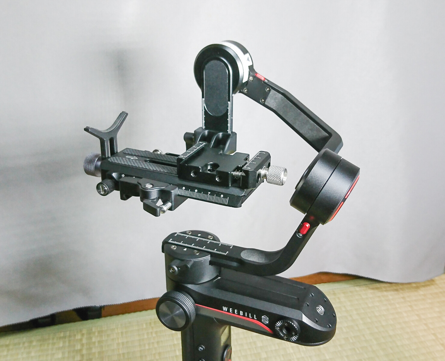 Smallrig の アルカスイス互換クランプ DBC2506B と クイック