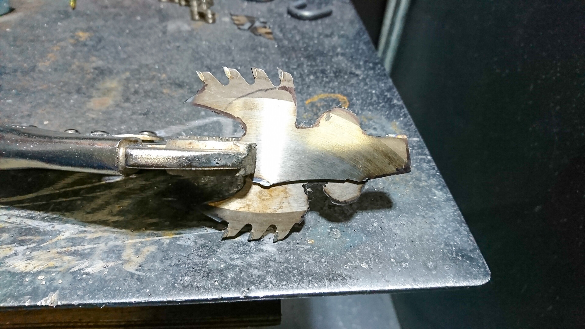 メタルクラフト アイアン エイリアン クイーン を製作 趣味の 写真 Diy オーディオ 日記