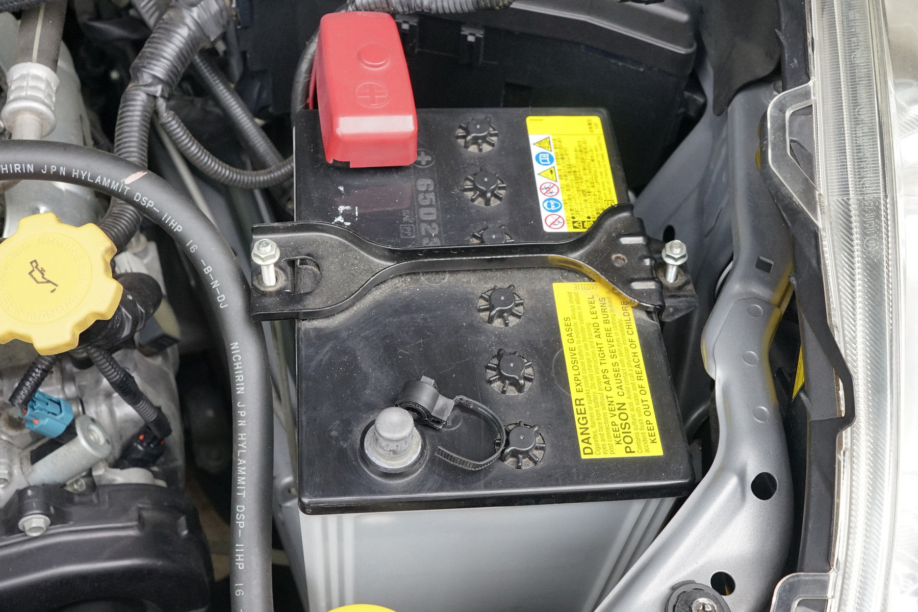純正バッテリーホルダー」 を 「STI バッテリーホルダー ST82182ST000