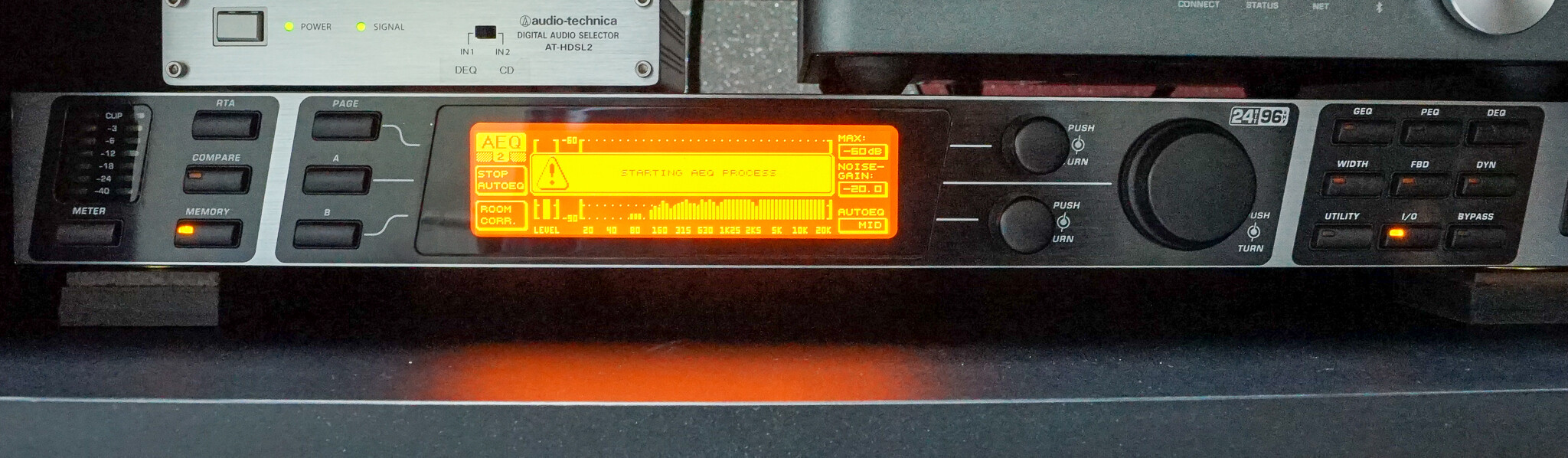 べリンガー DEQ2496 デジタルイコライザー で自動補正を実施 べリンガー DEQ2496 デジタルイコライザー で自動補正を実施