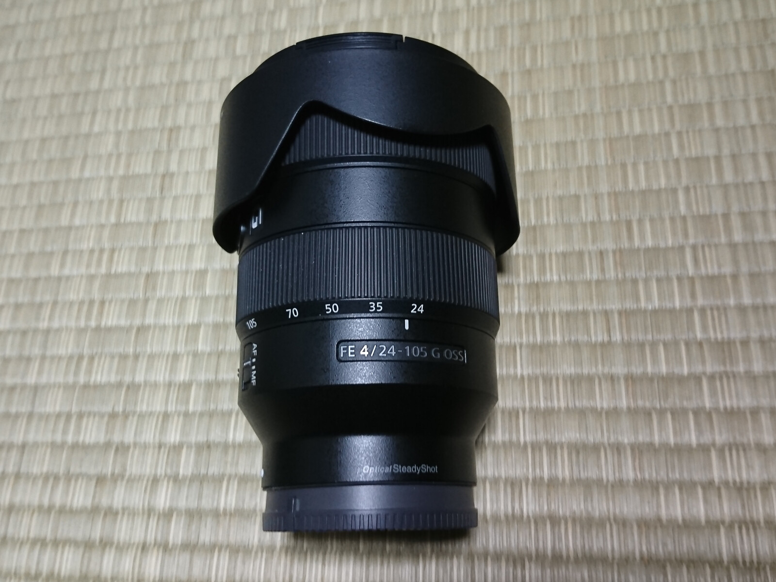 ソニーEマウントレンズ SEL24105G のレンズフードに植毛紙を貼りました