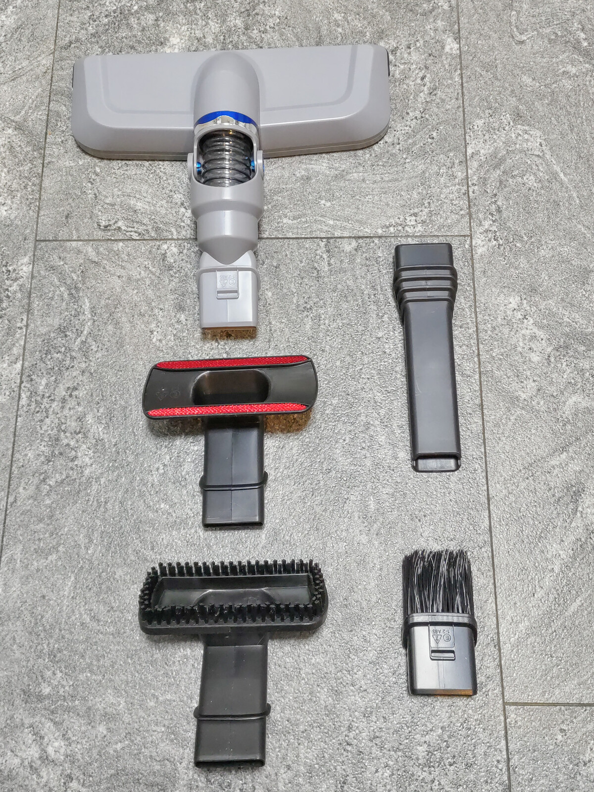 新品未使用インビクタス ワン ブラック掃除機 嵌ら ミニブラシ付き