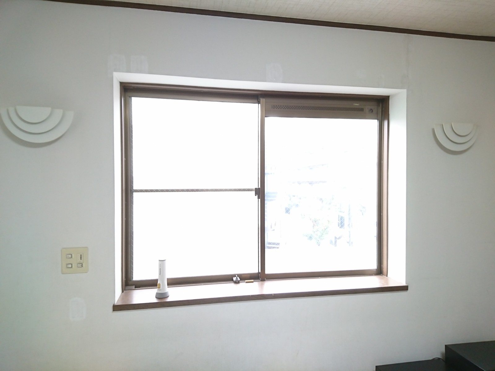 趣味の「写真、DIY、オーディオ」日記 2階寝室の窓カーテンをロールスクリーンに変えました