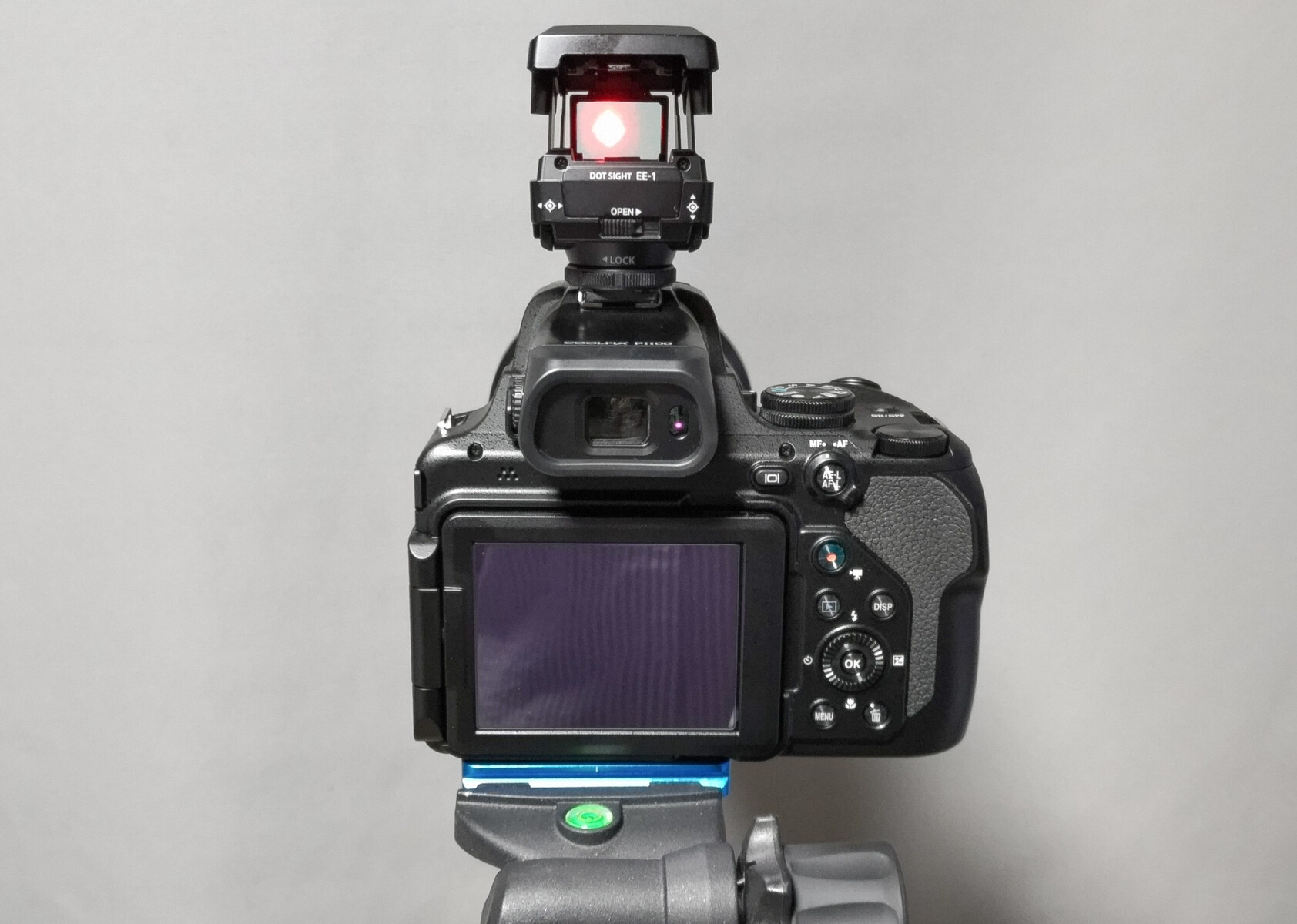 野鳥の超望遠撮影に使用するドットサイトをファインダー上部から