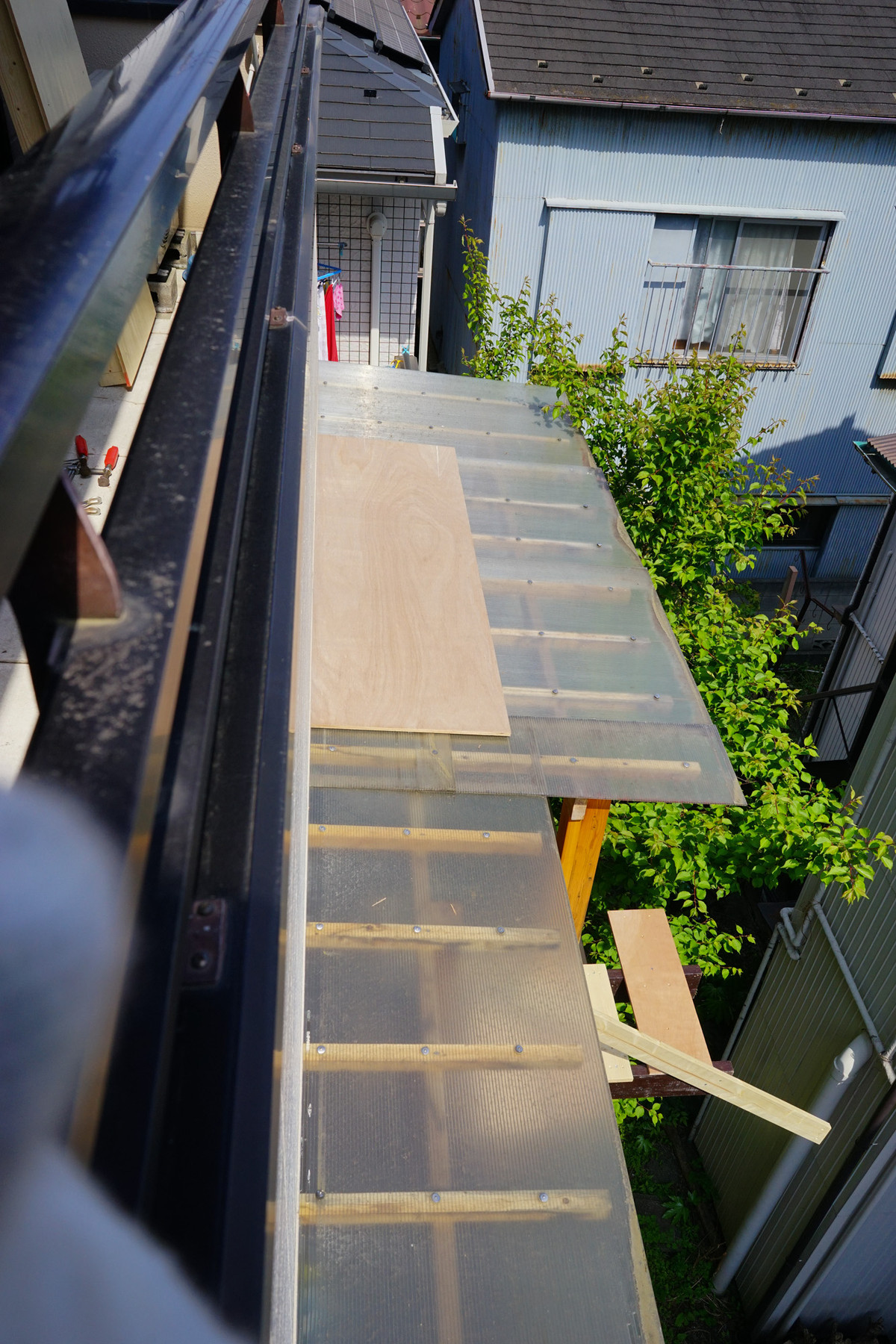 自宅3階建ての折板屋根に上がるための足場を作りました 1 趣味の 写真 Diy オーディオ 日記