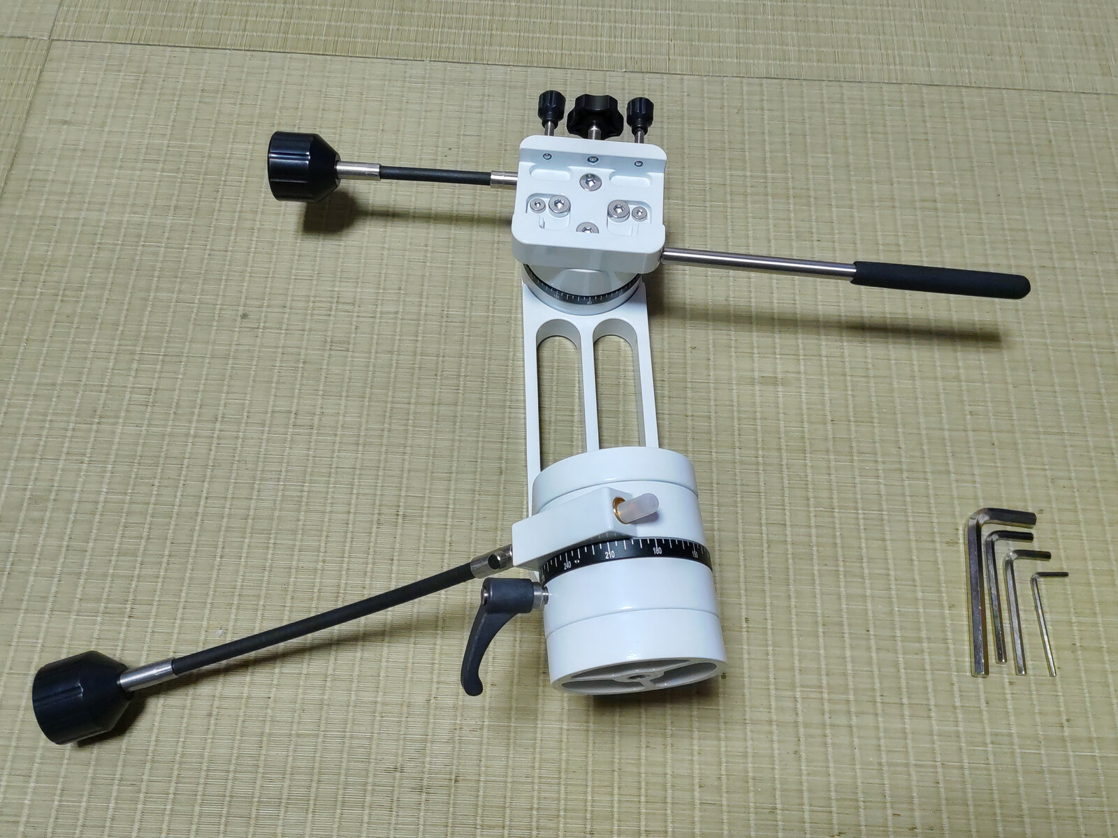 気楽に天体望遠鏡を持ち出すため 「 SVBONY SV225 経緯台 」 を購入 