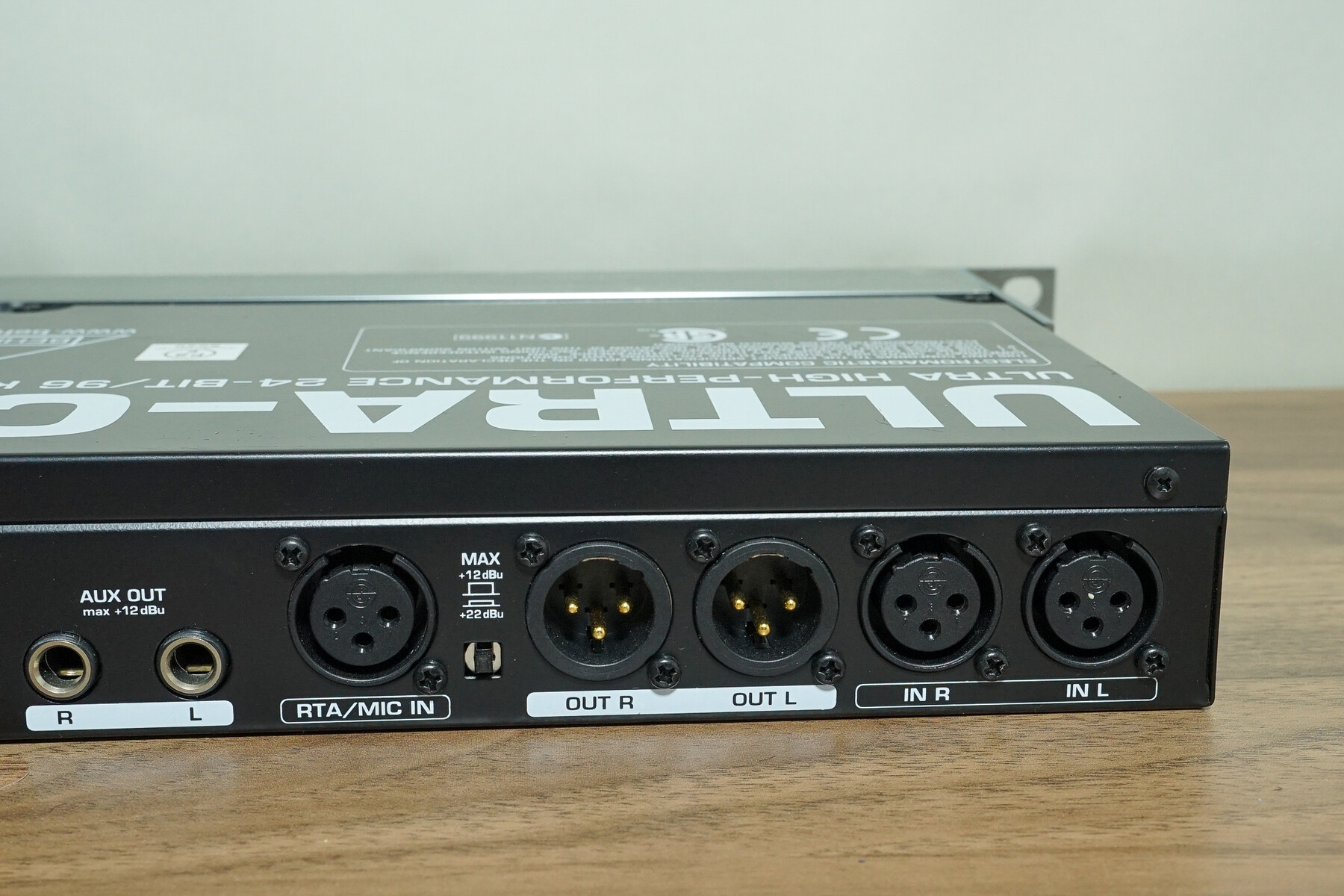 ベリンガー DEQ2496 24bit/96kHz デジタルプロセッサー Amazon.com: Behringer DEQ2496 : Musical Instruments