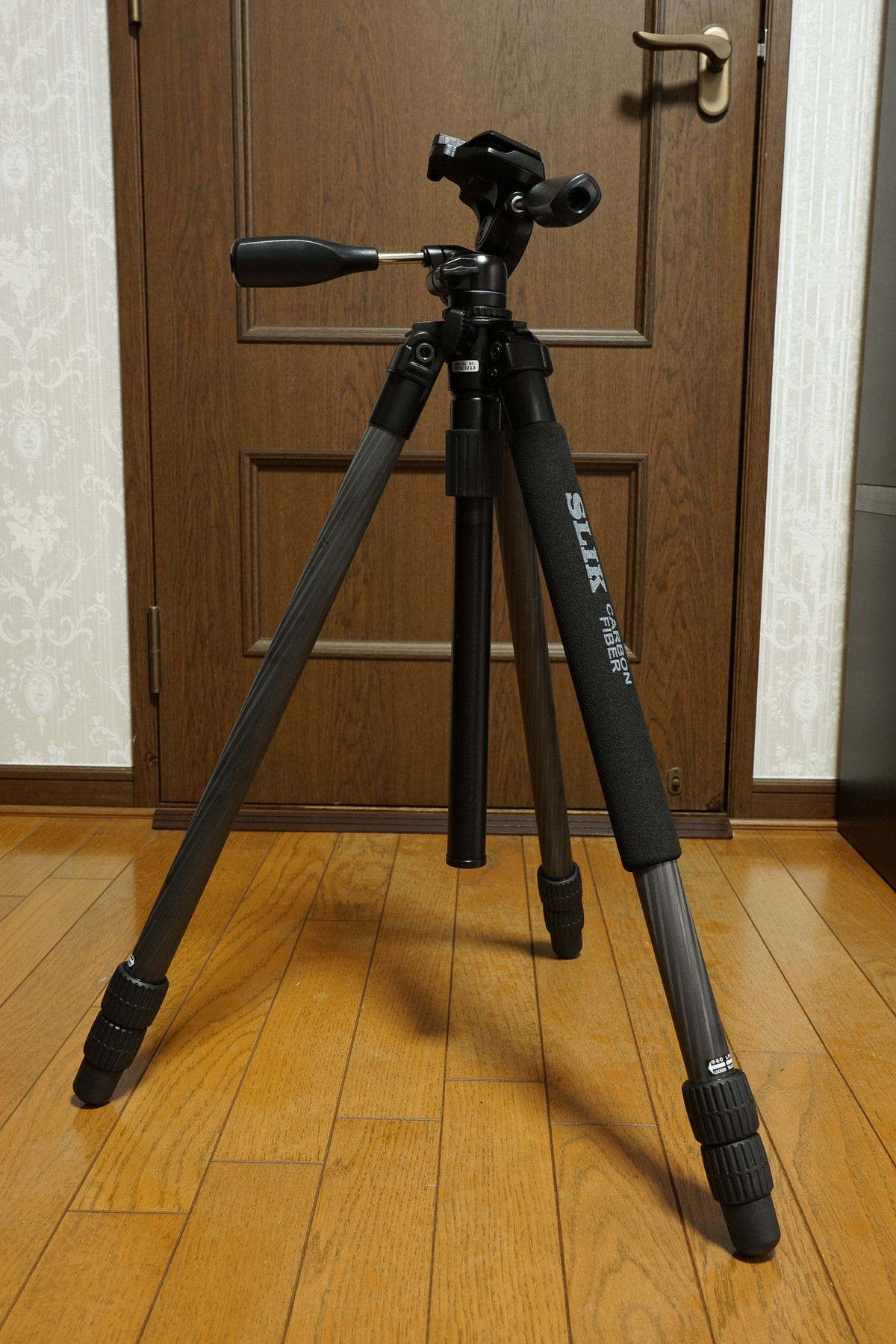 未使用品 SLIK カーボン三脚 ライトカーボン E83 3段 ナットロック式