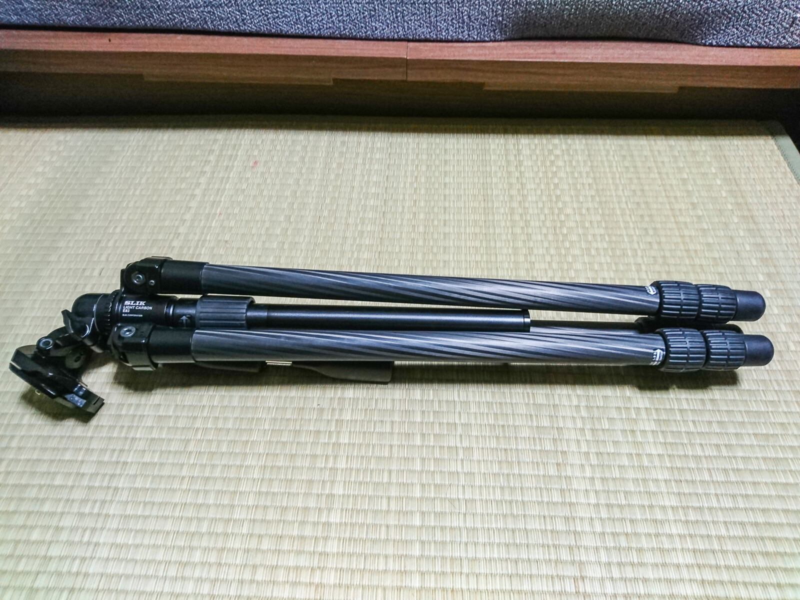 セルシオ ワンオフ 3.5インチ ミニモニター 埋め込み 灰皿 セルシオ ワンオフ 3.5インチ ミニモニター 埋め込み 灰皿