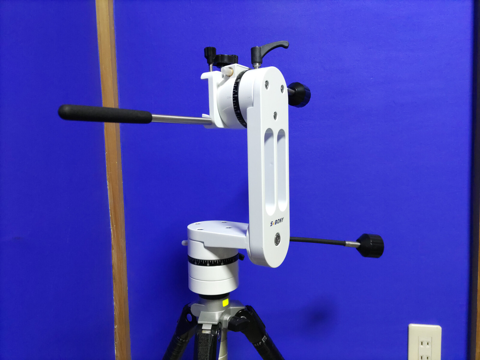 気楽に天体望遠鏡を持ち出すため 「 SVBONY SV225 経緯台 」 を購入 