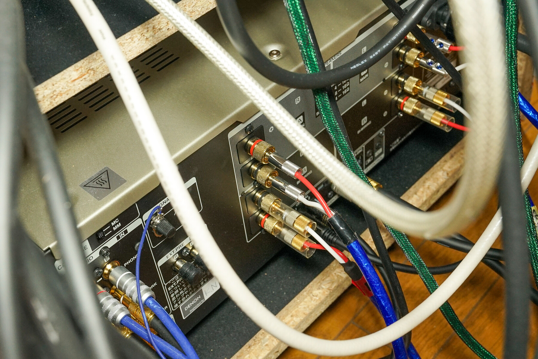 バナナプラグを Oyaide オヤイデ SRBN に交換しました : 趣味の「写真
