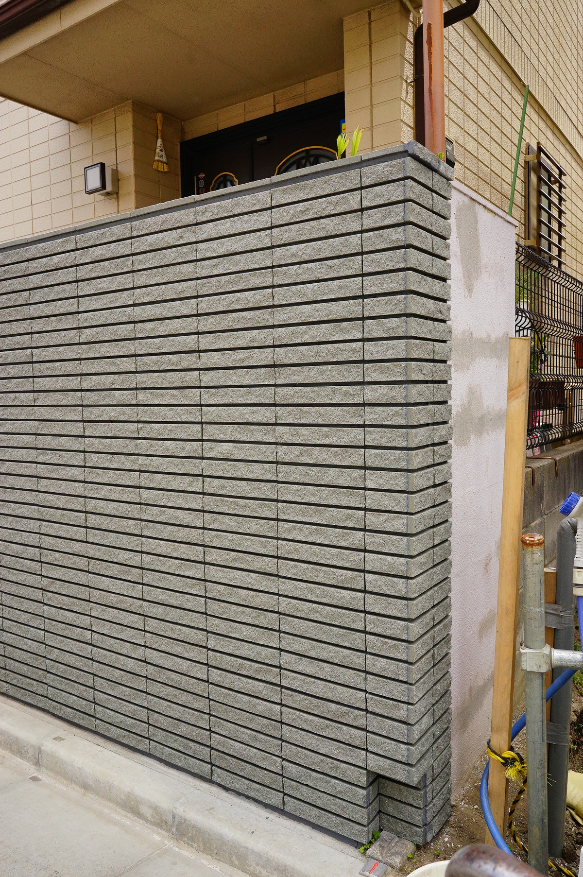 門扉右側の外塀にテッセラタイルを貼りました 3 趣味の 写真 Diy オーディオ 日記 門扉右側の外塀にテッセラタイルを貼りました 3 趣味の 写真 Diy オーディオ 日記