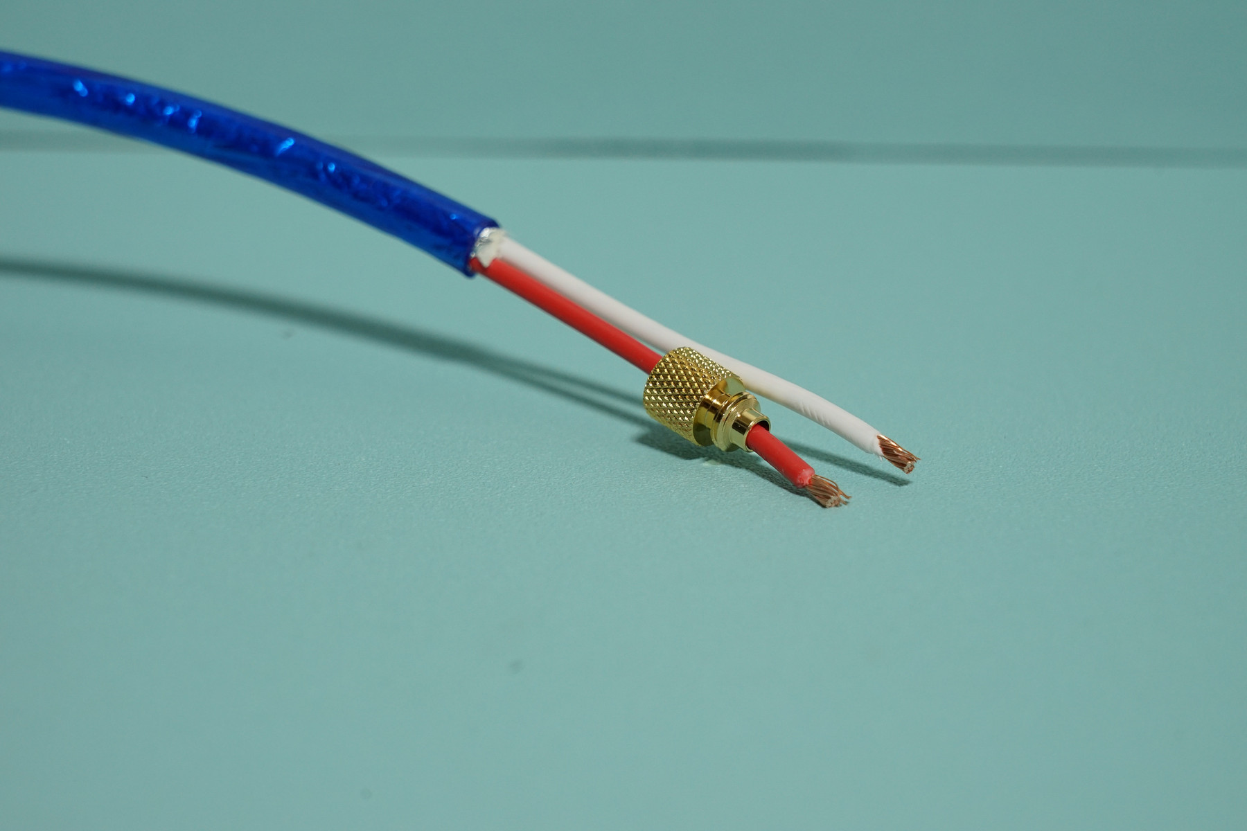 スピーカーケーブルを Zonotone 6NSP-Granster 2200α に交換