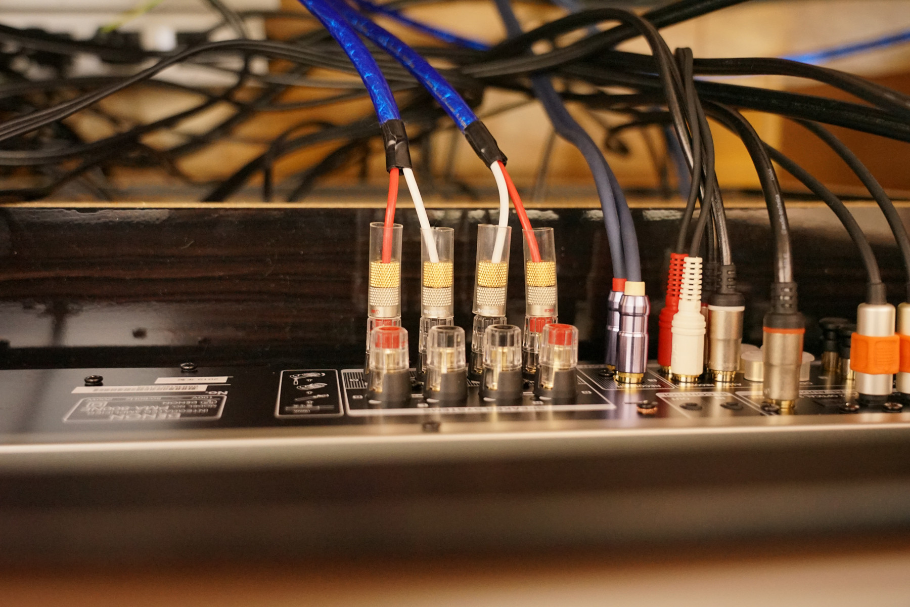 スピーカーケーブルを Zonotone 6NSP-Granster 2200α に交換 スピーカーケーブルを Zonotone 6NSP-Granster 2200α に交換