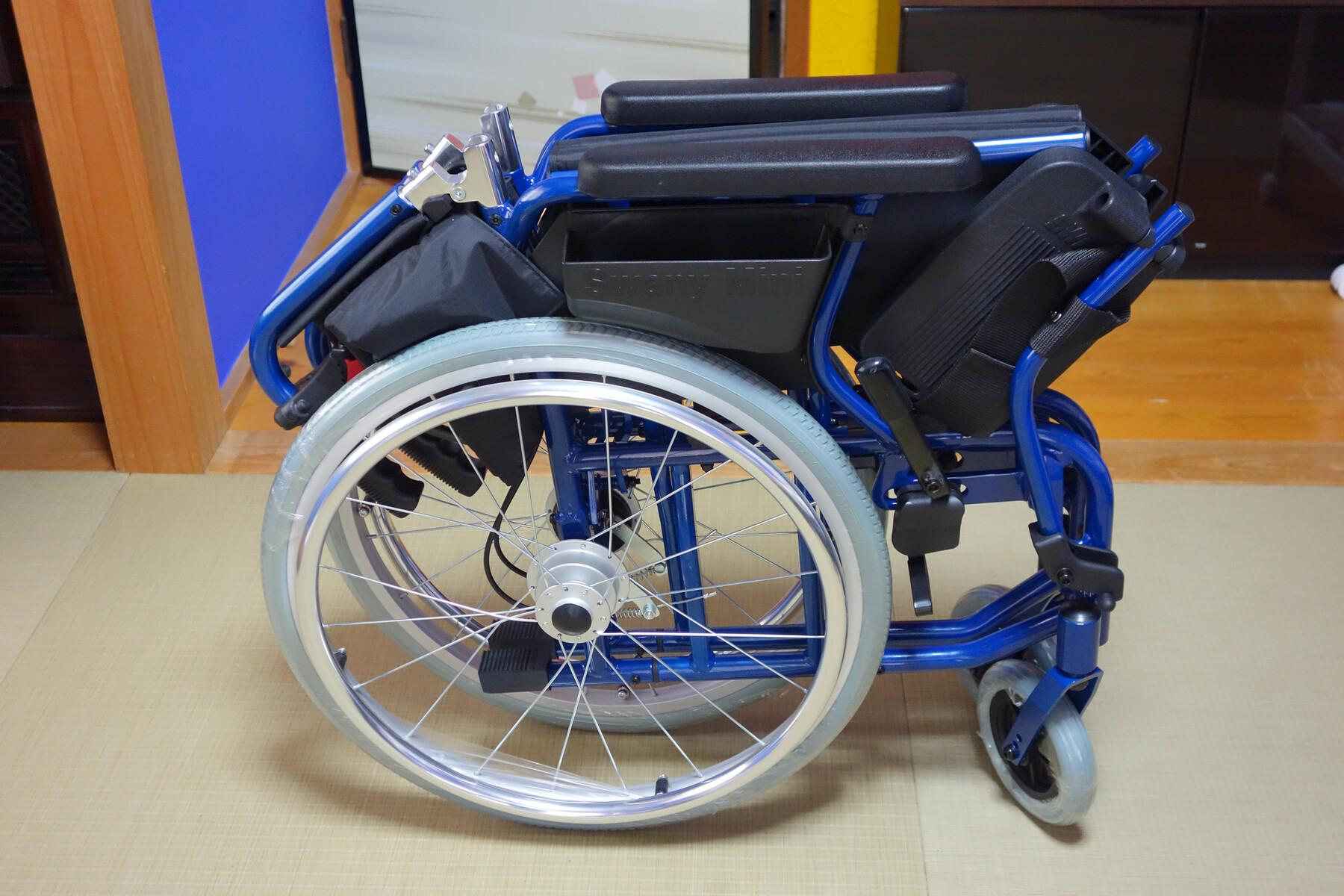 Swany Mini 車椅子 青 Swany Mini ( スワニー ミニ ) 車いす 世界最小クラス 」 を購入