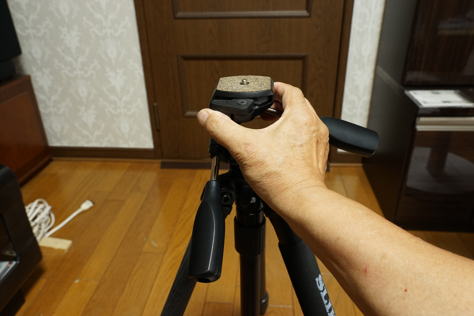 三脚 SLIK LIGHT CARBON E83 を購入しました : 趣味の「写真、DIY