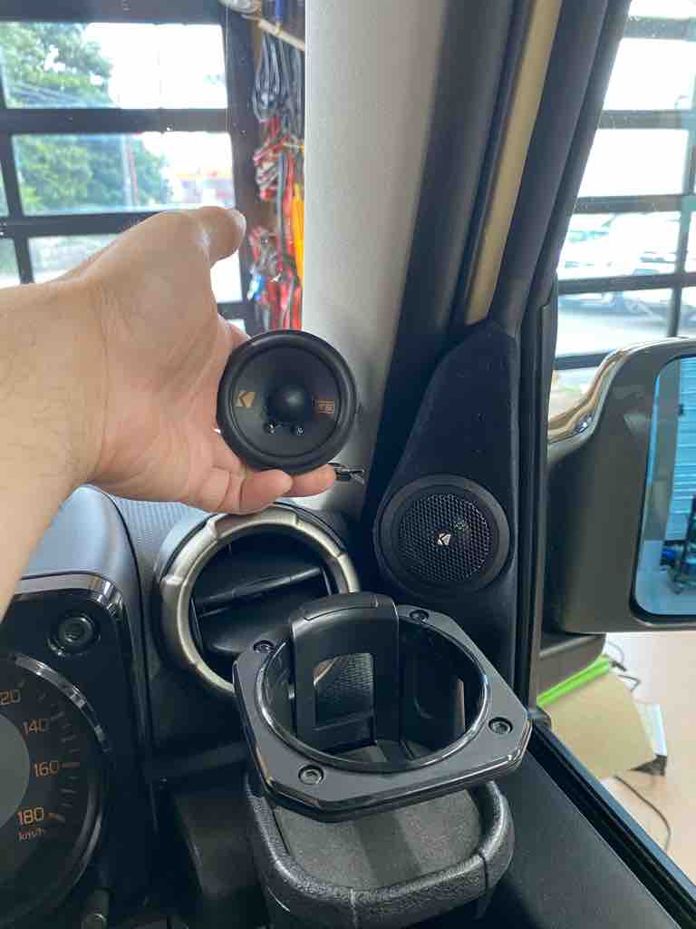 今日ご紹介するのはデモカーのjb74のフロント3way化 スズキ ジムニー サウンドエボリューションログオンblog 今日ご紹介するのはデモカーのjb74のフロント3way化 スズキ ジムニー サウンドエボリューションログオンblog