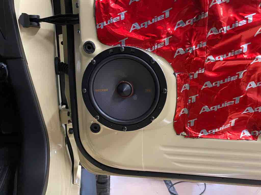 今日ご紹介するのはデモカーのjb74のフロント3way化 スズキ ジムニー サウンドエボリューションログオンblog 今日ご紹介するのはデモカーのjb74のフロント3way化 スズキ ジムニー サウンドエボリューションログオンblog