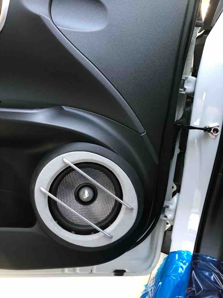 今日ご紹介するのはトヨタ50プリウスのオーディオメイクです
